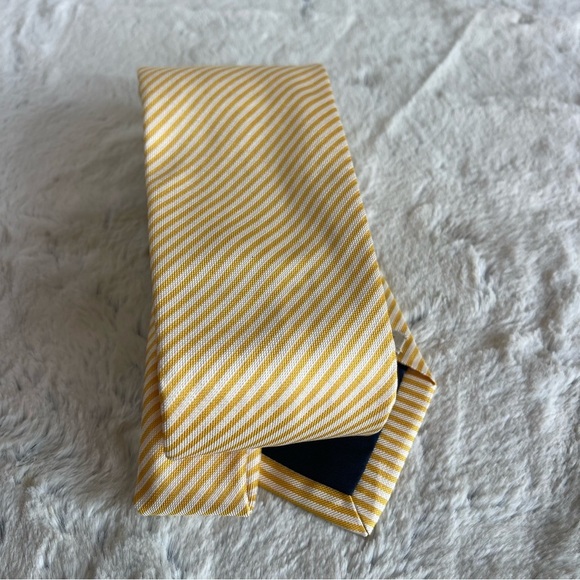 Burberry Classic Yellow and White Striped Tie New - Picture 6 of 10